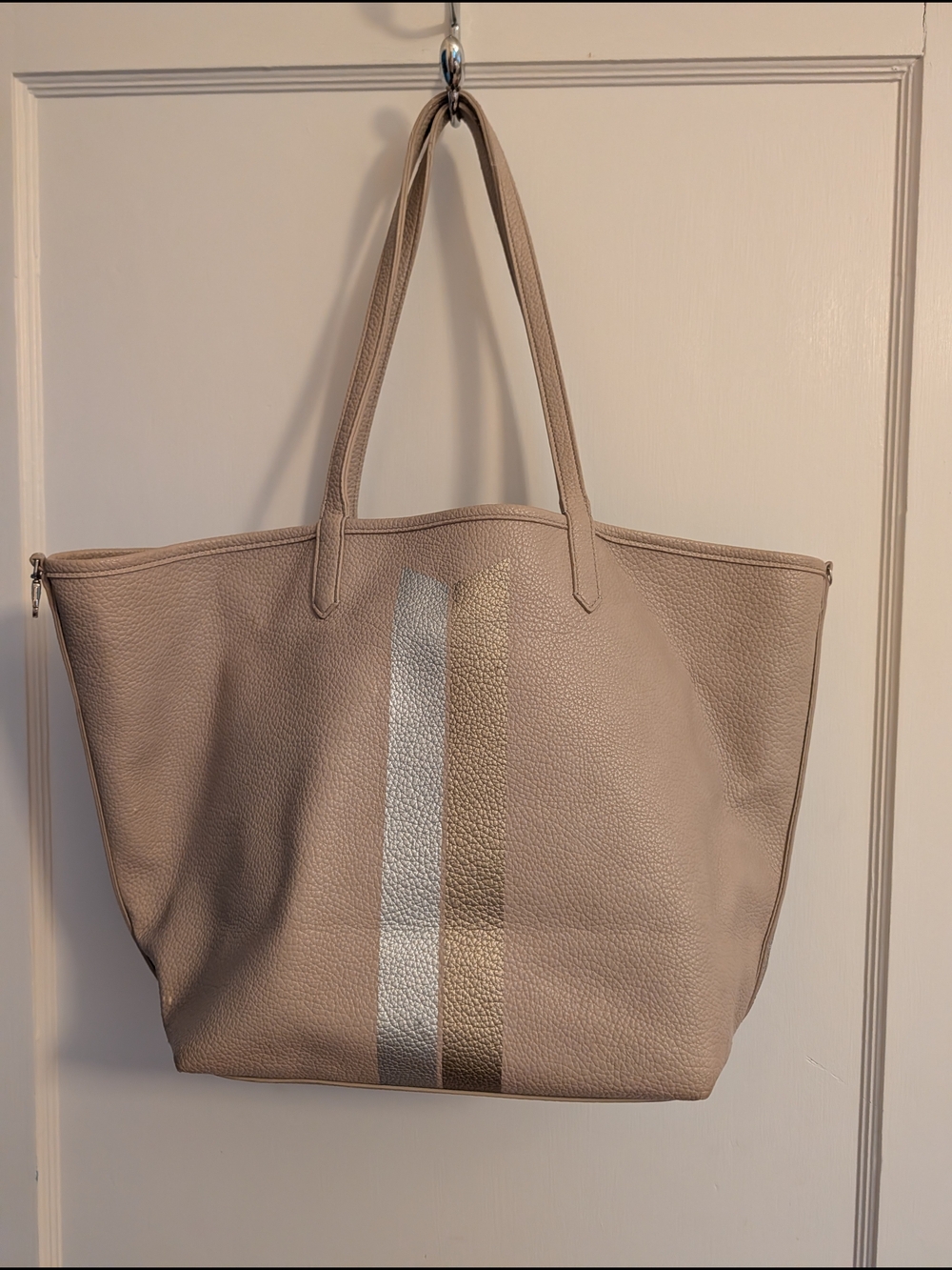 Stella & Dot Reversible/Convertible Beige & Silver Pebbled Tote